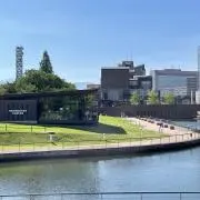 つき