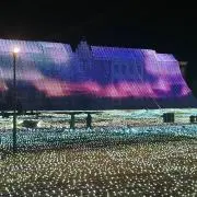 月