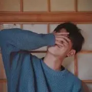 すくな