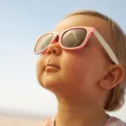 700