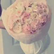 青