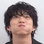 離れ目お兄さんの画像