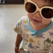 ベージュ