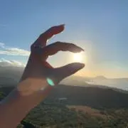 やい