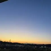 み