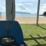 けん