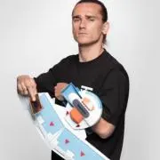 限定セール【支給品9番】Nike Shieldフランクフルトウィンドブレーカー