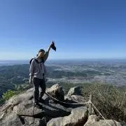 よん