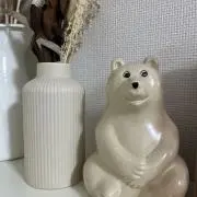 よー