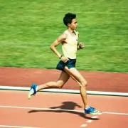 走る人の画像