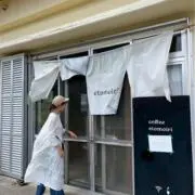 める