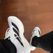 円