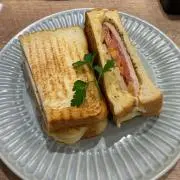 あんです