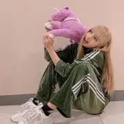 ピンクブラックの画像