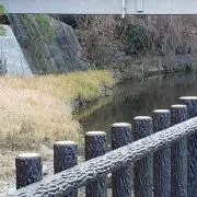 たたえる