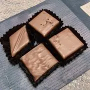 やん