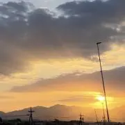 ばに