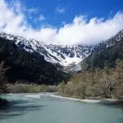 ひである