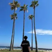 闘己