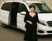 白いスライドドアの画像