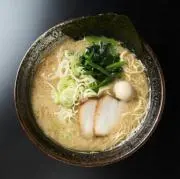 ネギ入り豚骨醤油ラーメンの画像