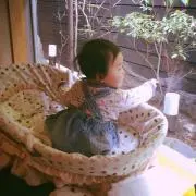 やー