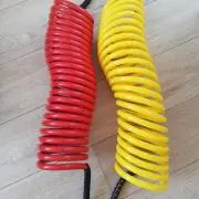新品トレーラースパイラルホース エアーホース赤黄色2本セット 耐久性