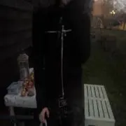v
