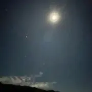 ま
