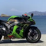 アライ バイク用ヘルメット ドミニク・エガーターサイン入り - メルカリ