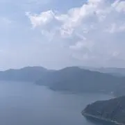 げん