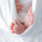 なり