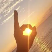 隆 輝