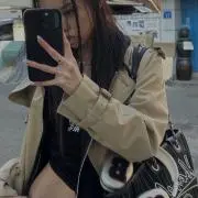 やに