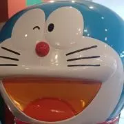 金のニワトリの画像