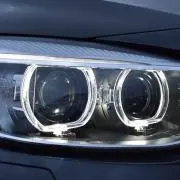 やー