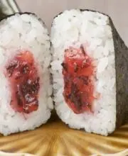 梅干しおにぎりの画像