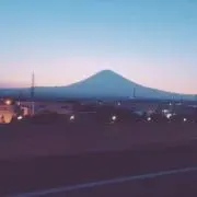 だ