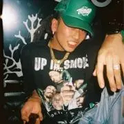 ¥ellow hatの画像