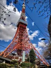 赤い塔の画像
