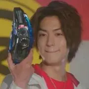ゴウ