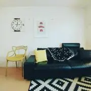 羽ばたく人の画像