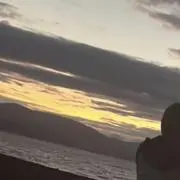 霱