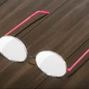 とむ