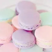 マ