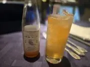 赤い兎と馬の画像