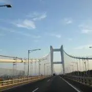 や