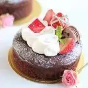 (*˘︶˘*)