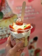 いちごパフェの画像